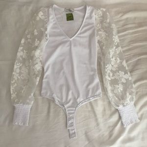 🤍BEAUTIFUL WHITE LACE ORGANZA SLEEVE BODYSUIT🤍